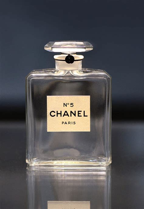 profumo coco chanel quando l'ha creato|Cento anni di Chanel N.5. E Coco creò il profumo di donna .